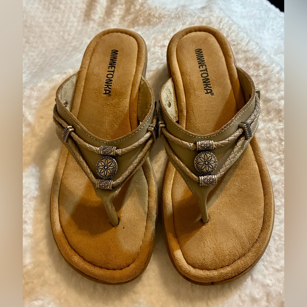 Minnetonka Silverthorne Braided Thong Sandals Flip Flops Southwestern EUC 6 - Picture 2 of 8